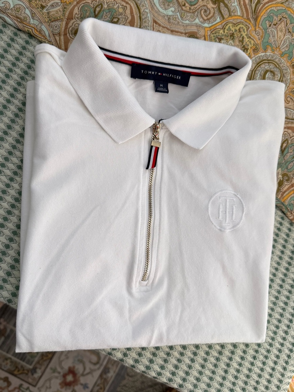 Tommy Hilfiger Women’s White Quarter Zip Polo Shirt Size Medium Short Sleeves